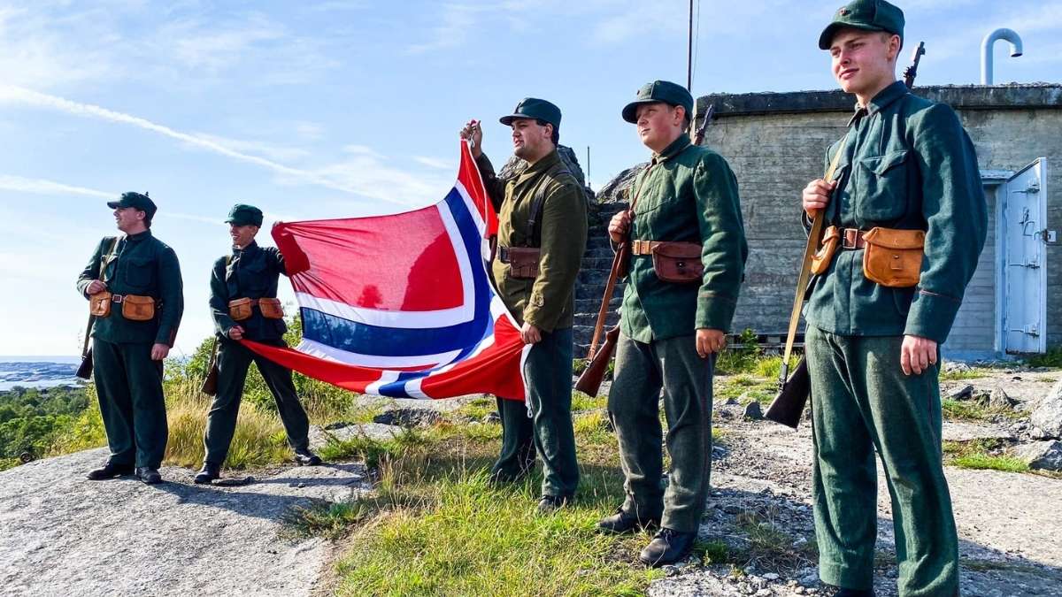 toråsfort soldater med flagg